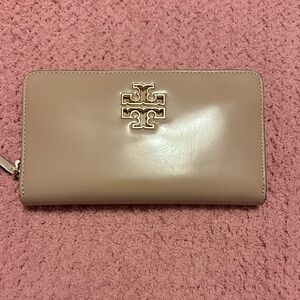 Tory Burch Beige Leather Wallet With ID Holder Inside